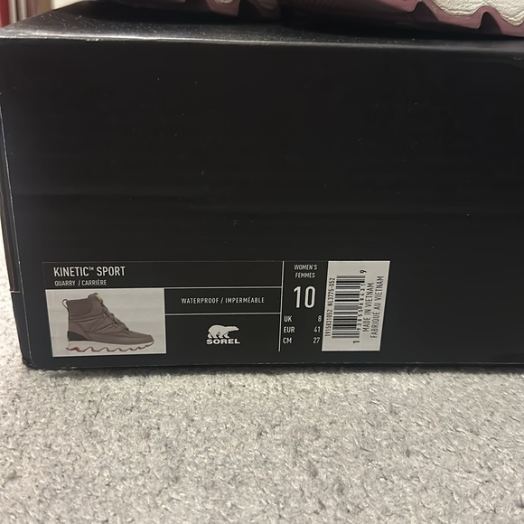 Sorel Kinetic sport boot
Quarry / Carrière
Size 10US women’s
Winter Boots - Picture 2 of 4